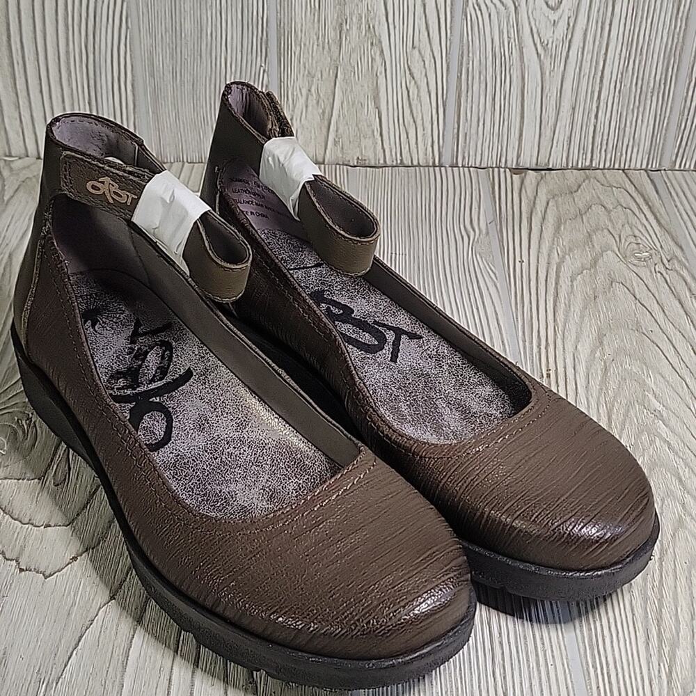 OTBT Scamper Dark Dune Leather Low Wedge Comfort Shoe Womens Size 6 NEW - Picture 8 of 12